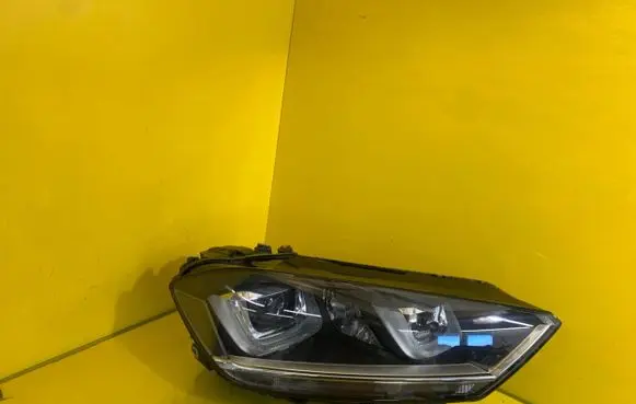 Volkswagen Golf Sportsvan Headlight/headlamp 517941034B