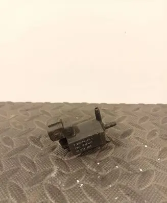 Volvo XC90 Turbo solenoid valve 30611668 04T107 72224010