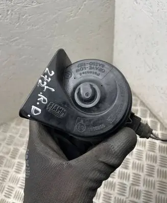 Land Rover Discovery 3 - LR3 Horn signal e30055306