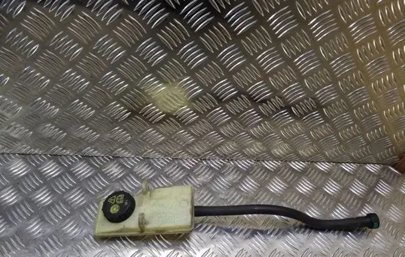 Brake fluid reservoir
