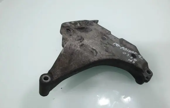 Volkswagen PASSAT B6 Engine mounting bracket 03L199207