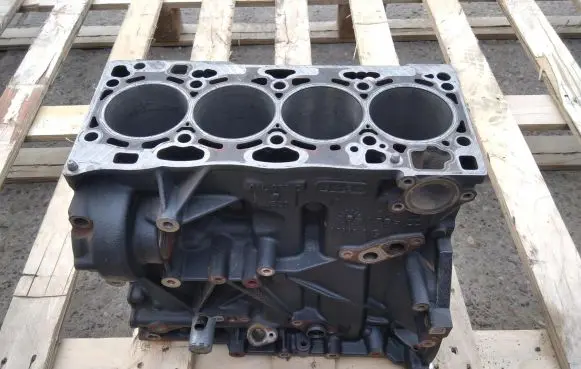 Volkswagen Golf VII Engine block 