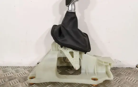 Hyundai Tucson TL Gear shifter/selector 43700D3770