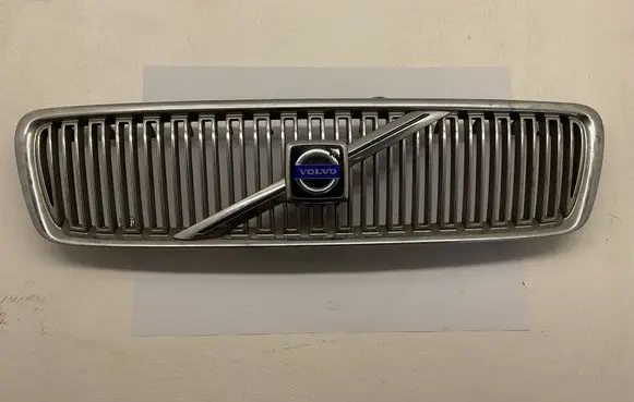 Volvo V70 Front bumper upper radiator grill 9190385