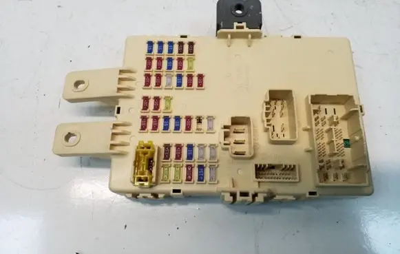 KIA Sportage Fuse module 919503W040
