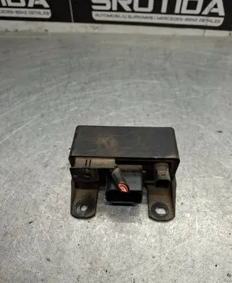 Mercedes-Benz C W203 Glow plug pre-heat relay A6461536579
