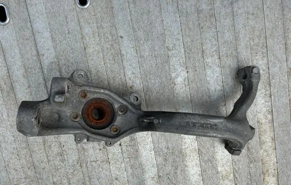 Audi A6 S6 C6 4F Front wheel hub spindle knuckle R4F0257