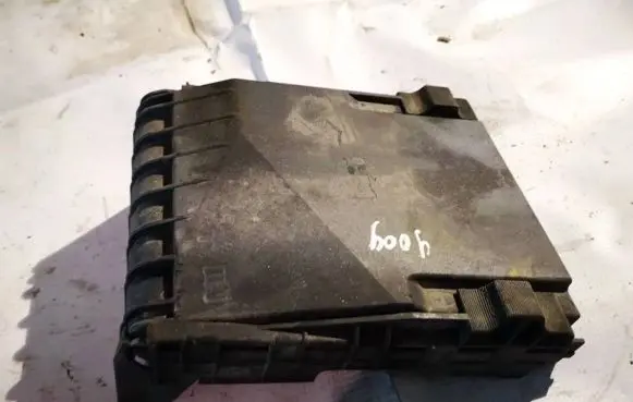Skoda Octavia Mk2 (1Z) Fuse box cover 1k0937132f