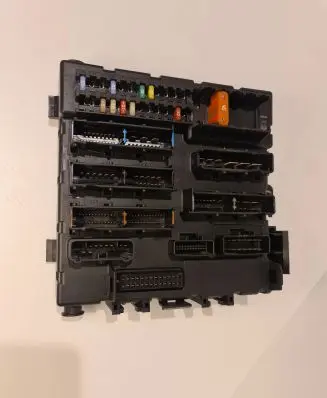 Opel Vectra C Fuse module 13205779 519167001 03209683