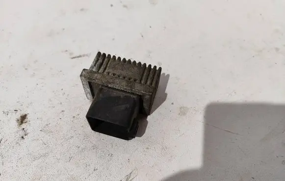 Volvo S40, V40 Glow plug pre-heat relay 7700115078