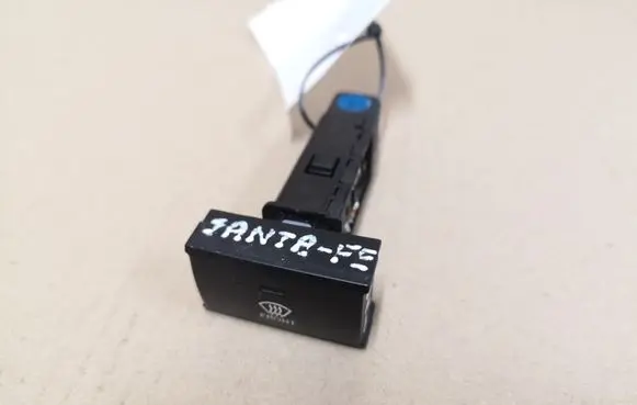 Hyundai Santa Fe Windscreen/window heater switch 621W05010 202002962