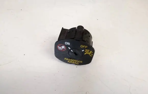 Passenger airbag on/off switch