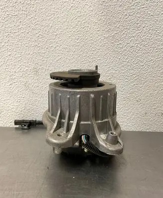 Mercedes-Benz S W222 Engine mount bracket A2222407517 ZGS006