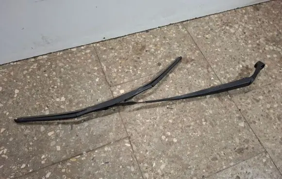 Lexus RX III Front wiper blade arm 7713