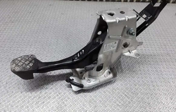 Volkswagen PASSAT B6 Brake pedal 1K1721057N