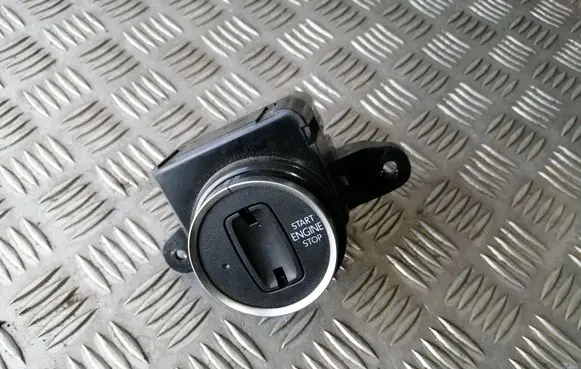 Volkswagen Touareg II Ignition lock 7P6905843D 33305101
