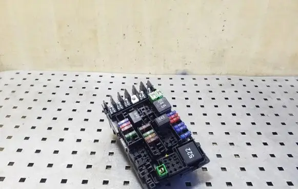 Audi A3 S3 8V Fuse module 5Q0937125C