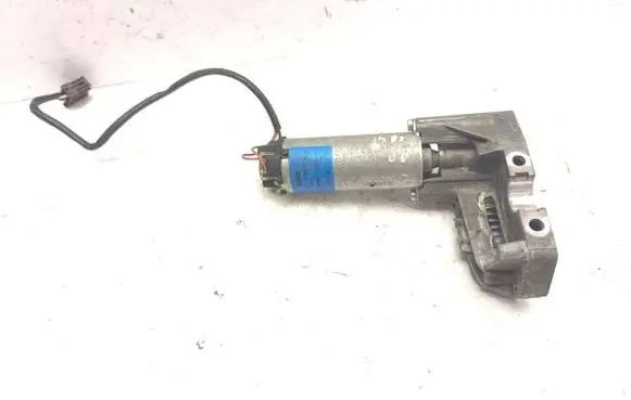 Mercedes-Benz S W220 Seat adjustment motor 0130002479 2208201542
