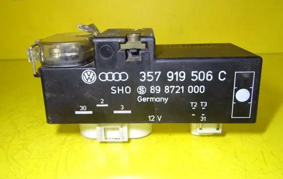 Volkswagen PASSAT B4 Coolant fan relay 357919506C