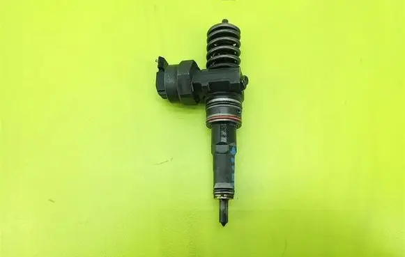 Audi A4 S4 B5 8D Fuel injector 038130073F