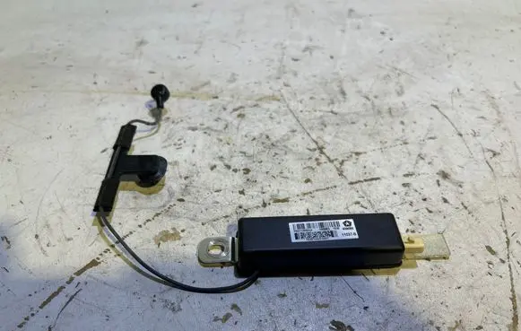 Dodge Challenger Aerial antenna amplifier P68210666AA 1828156W0983 40908H
