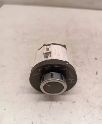 Volkswagen Touareg I Differential lock switch 7l6941435