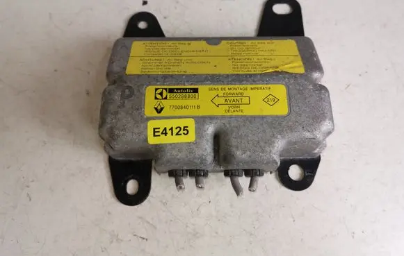 Renault Laguna I Airbag control unit/module 7700840111B