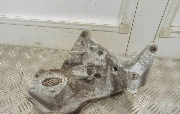 Volvo V40 Fuel pump bracket 31401103