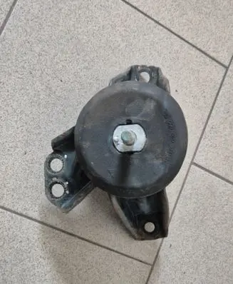 Hyundai Tucson TL Engine mount bracket 21810-D3200