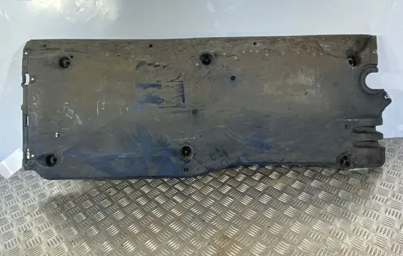 Center/middle under tray cover