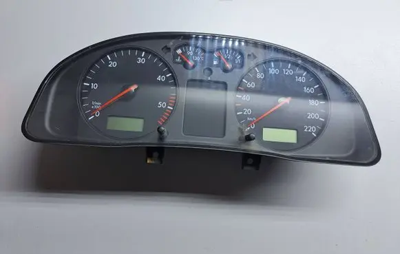 Volkswagen PASSAT B5 Speedometer (instrument cluster) 3B0919860C 11008919017