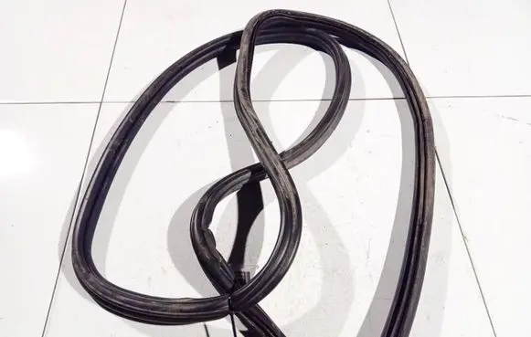 Rubber seal rear door