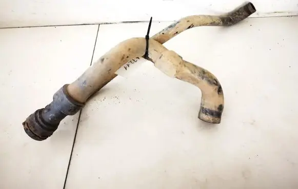 Audi A4 S4 B5 8D Engine coolant pipe/hose