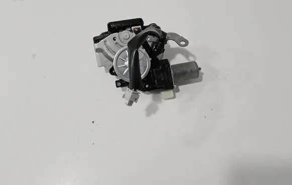 Toyota Sienna XL40 IV Tailgate/trunk/boot lock/catch/latch 1638000790 693500E150 693500E151