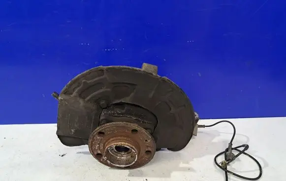 Volvo V70 Front wheel hub 9461944 31329980