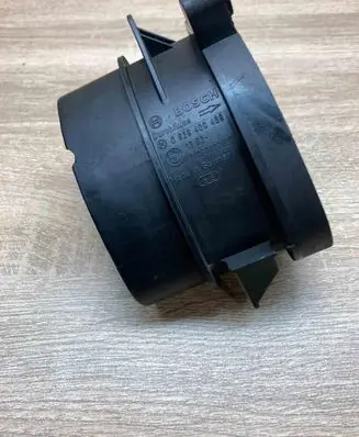 BMW 5 E39 Mass air flow meter 7787076 0928400468