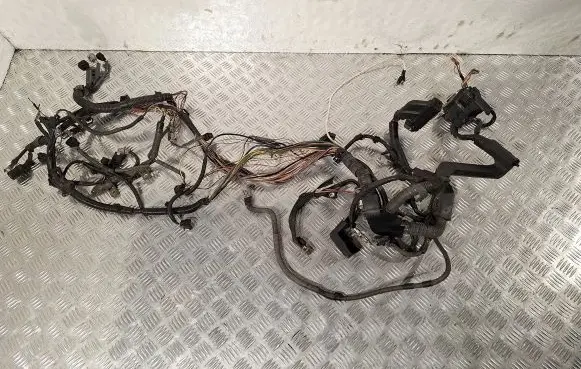 Toyota Avensis T270 Engine installation wiring loom 8212105B90 8281702390