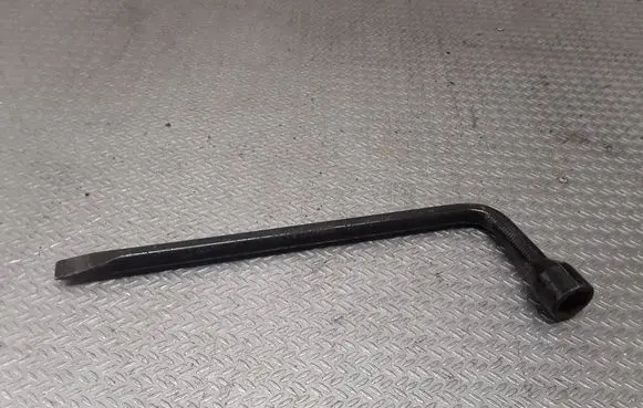 Subaru B9 Tribeca Wheel nut wrench 