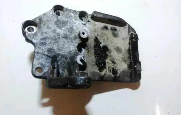 Hyundai XG Engine mounting bracket