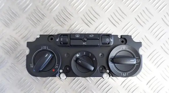 Volkswagen Tiguan Climate control unit 1K0820047HN