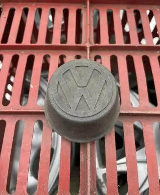 Volkswagen Golf I Original wheel cap 321601171A