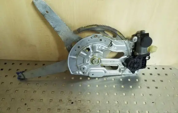 Volvo XC90 Front door window regulator motor 101354XXX