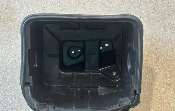Ford Mustang VI Battery box tray GR3B10723B
