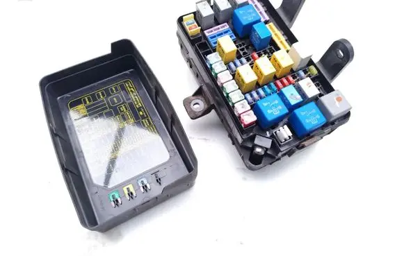 Hyundai Terracan Fuse module 91700H1000 236342