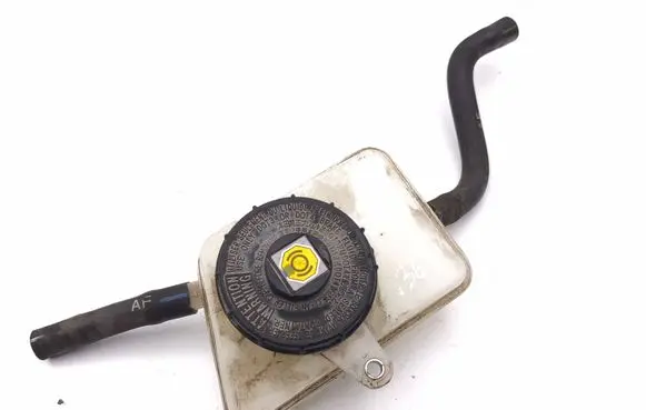 Honda CR-V Brake fluid reservoir