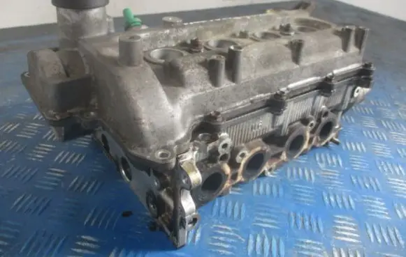 Toyota Yaris Verso Engine head 