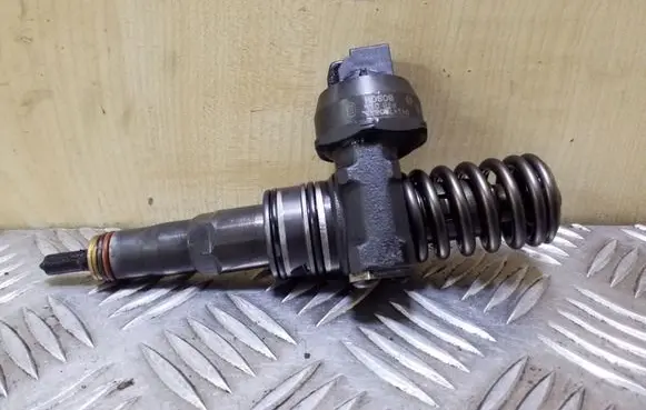 Skoda Octavia Mk1 (1U) Fuel injector 038130073AG 0414720215