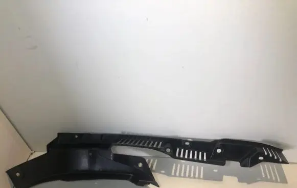 Volvo XC60 Fender mounting bracket 32216109