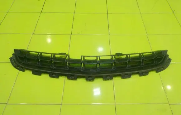 Opel Antara Front bumper upper radiator grill 25983424