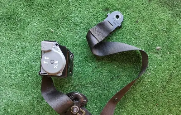 BMW X5 E70 Front seatbelt 7599001